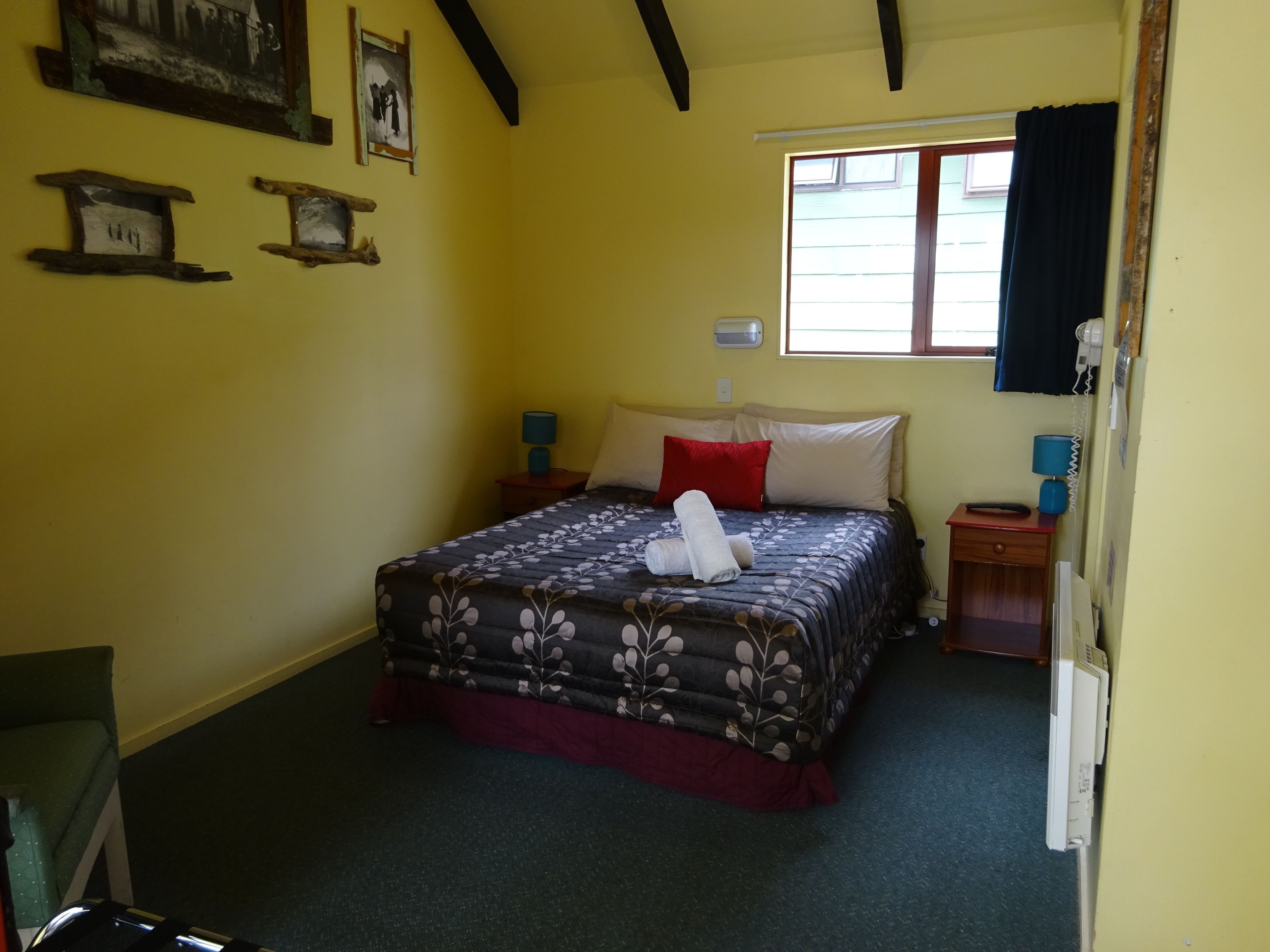 Glow Worm Accommodation in Franz Josef, New Zealand