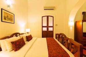 Standard Double Room, 1 Bedroom | Premium bedding, free minibar items, in-room safe, desk