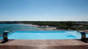Piscina stagionale all'aperto, lettini