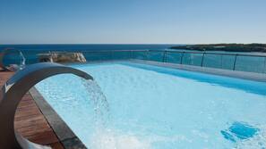 Piscina stagionale all'aperto, lettini