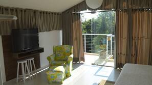 Minibar, blackout curtains, free WiFi