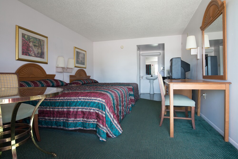 Magic Castle Inn And Suites In Orlando Hotel Rates Reviews On Orbitz