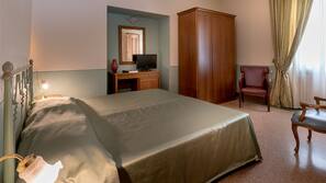 Een minibar, een kluis op de kamer, gratis wifi