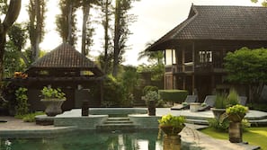 2 outdoor pools, pool umbrellas
