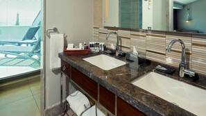 Minibar, in-room safe, desk, iron/ironing board