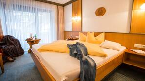 Hochwertige Bettwaren, Minibar, Zimmersafe, Schreibtisch