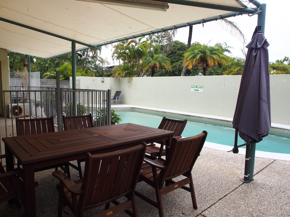 Le Court Villas