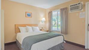 Egyptian cotton sheets, premium bedding, pillowtop beds, desk
