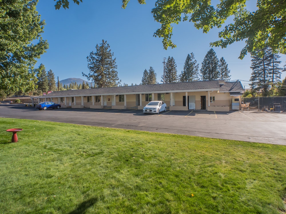 Shasta Pines Motel & Suites in Burney | Best Rates & Deals on Orbitz