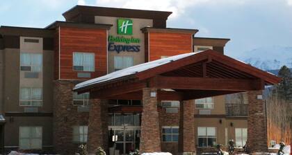 Holiday Inn Express Golden-Kicking Horse, an IHG Hotel