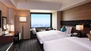 Down duvet, minibar, in-room safe, desk