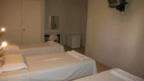 Minibar, tabla de planchar con plancha, camas supletorias (de pago)