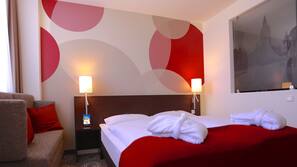 Luxe beddengoed, een kluis op de kamer, een bureau, geluiddichte muren