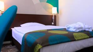 Luxe beddengoed, een kluis op de kamer, een bureau, geluiddichte muren