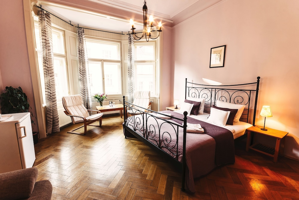 Hotel Merlin 2018 Room Prices 43 Deals Reviews Expedia Exterior Detail Featured Image