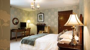 1 bedroom, in-room safe, individually decorated, individually furnished