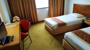Desk, rollaway beds, free WiFi