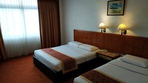 Desk, rollaway beds, free WiFi