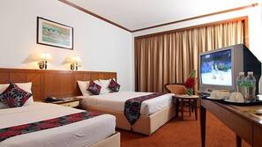 Desk, rollaway beds, free WiFi