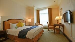 Free minibar, in-room safe, desk, laptop workspace