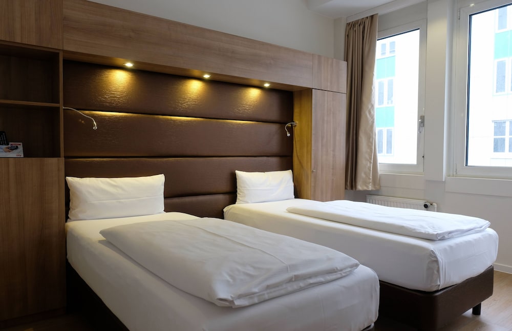 Motel Plus Berlin In Berlin Hotel Rates Reviews On Orbitz