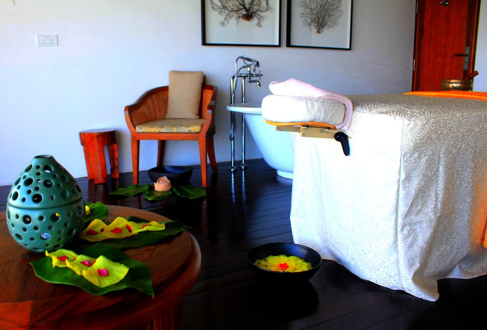The Residence Maldives Deals Reviews Falhumaafushi Wotif Curly Selected Item