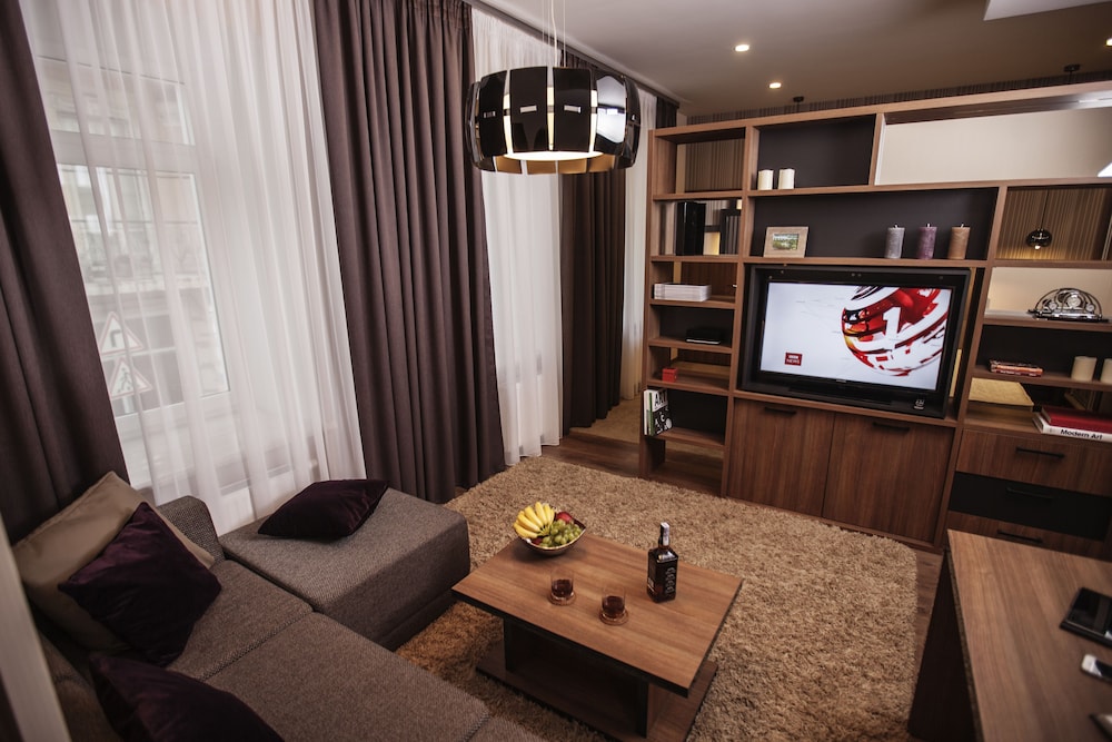 Photo - Senator Maidan