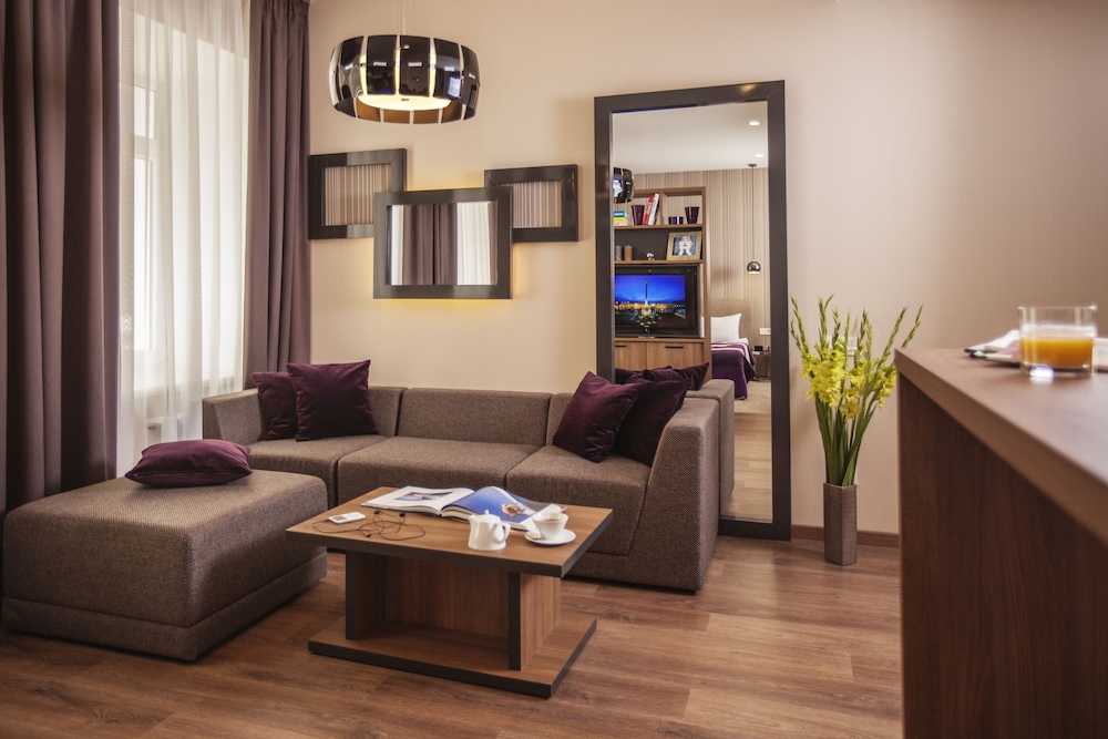 Photo - Senator Maidan