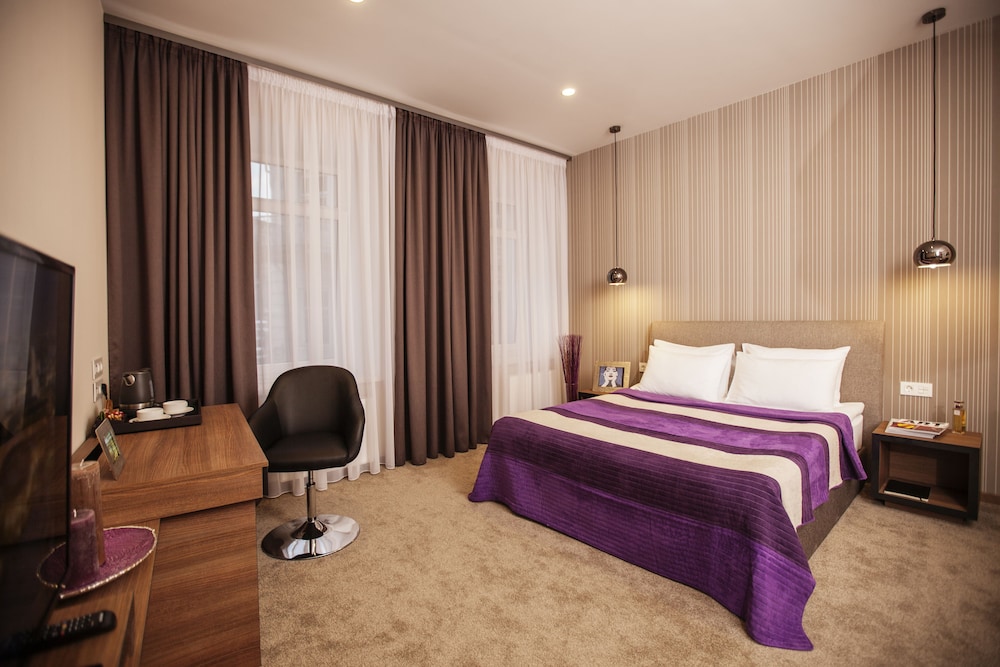 Photo - Senator Maidan