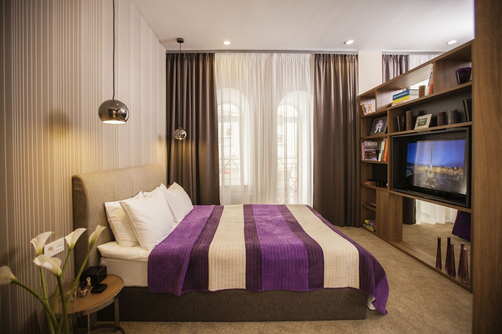 Photo - Senator Maidan