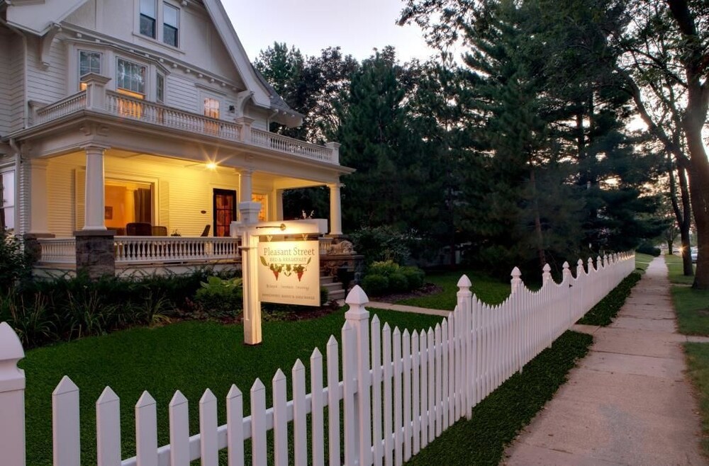 Oconomowoc Bed And Breakfast Oconomowoc Bed And Breakfast