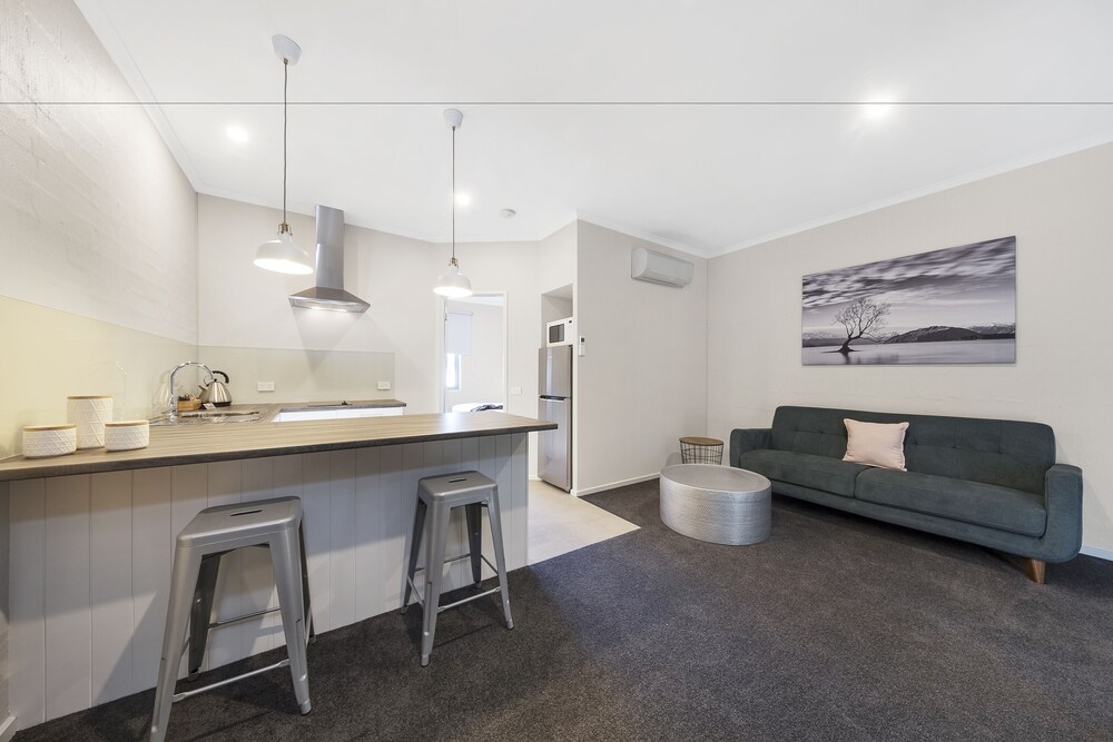 Moonlight Bay Apartments