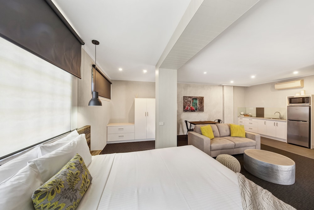 Moonlight Bay Apartments