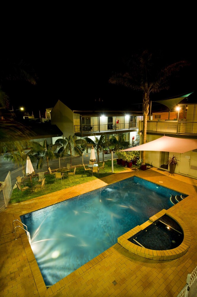 Moonlight Bay Apartments