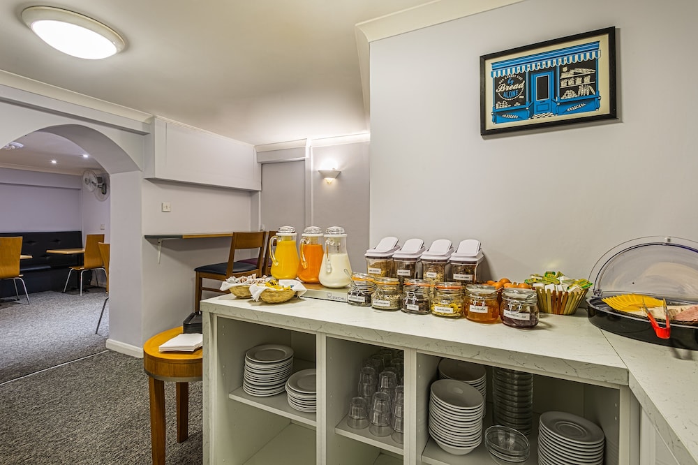 Victoria Station Hotel In London Hotel Rates Reviews On Orbitz