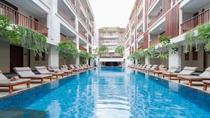 Outdoor pool, pool loungers