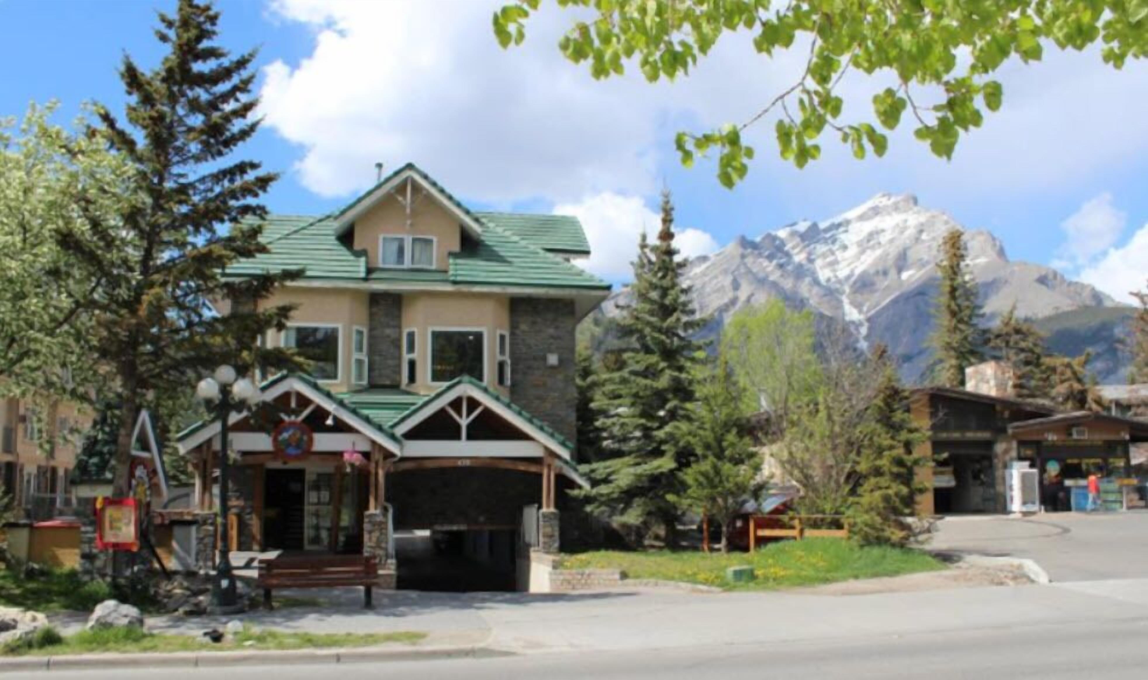 Samesun Banff in Banff, Canada