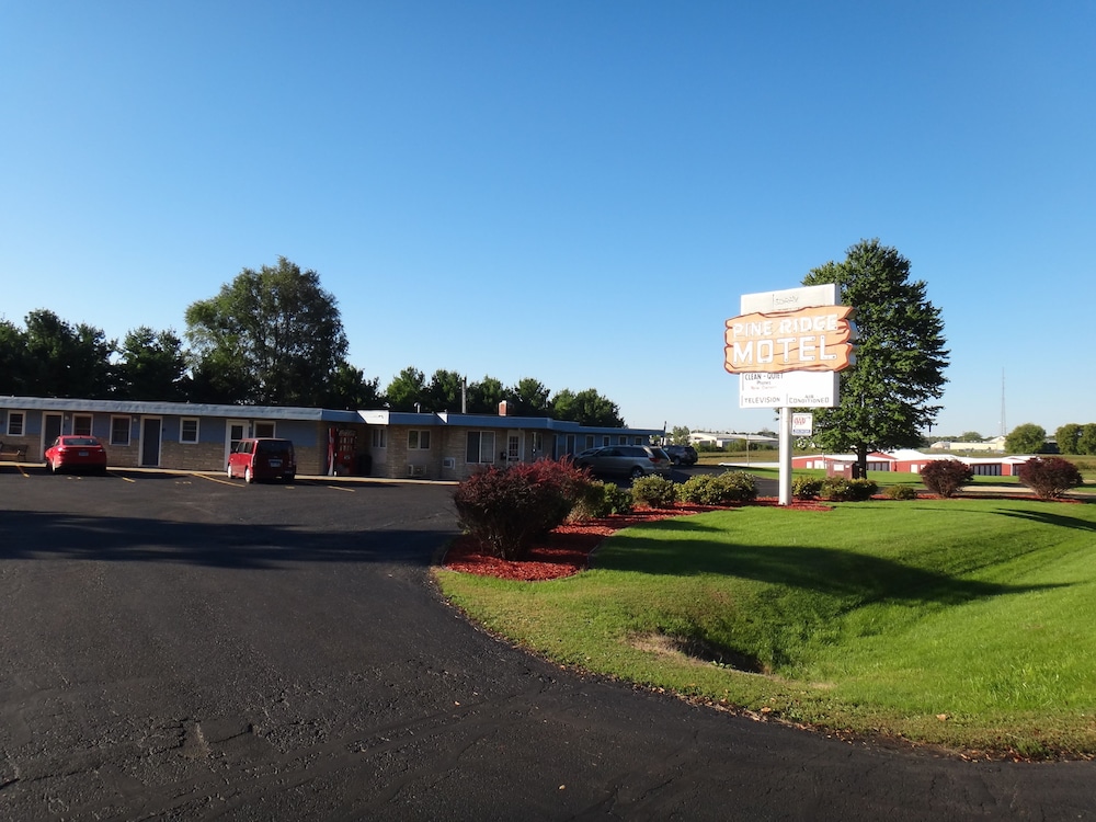 Pine Ridge Motel, Dodgeville 65 Room Prices & Reviews Travelocity