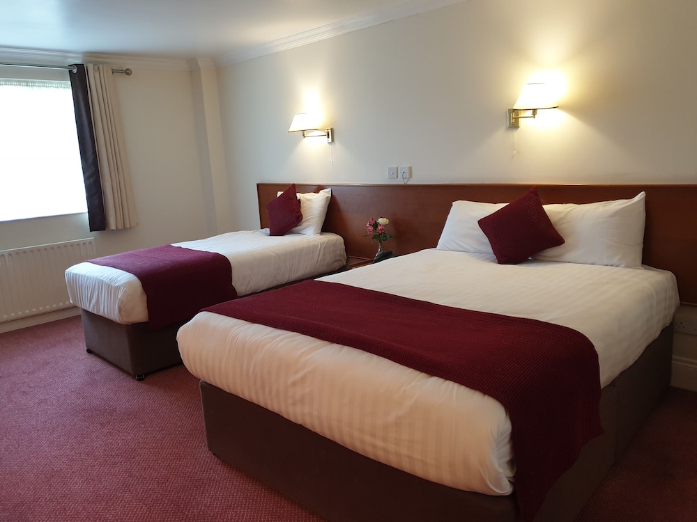 Photo - Ivanhoe Inn and Hotel