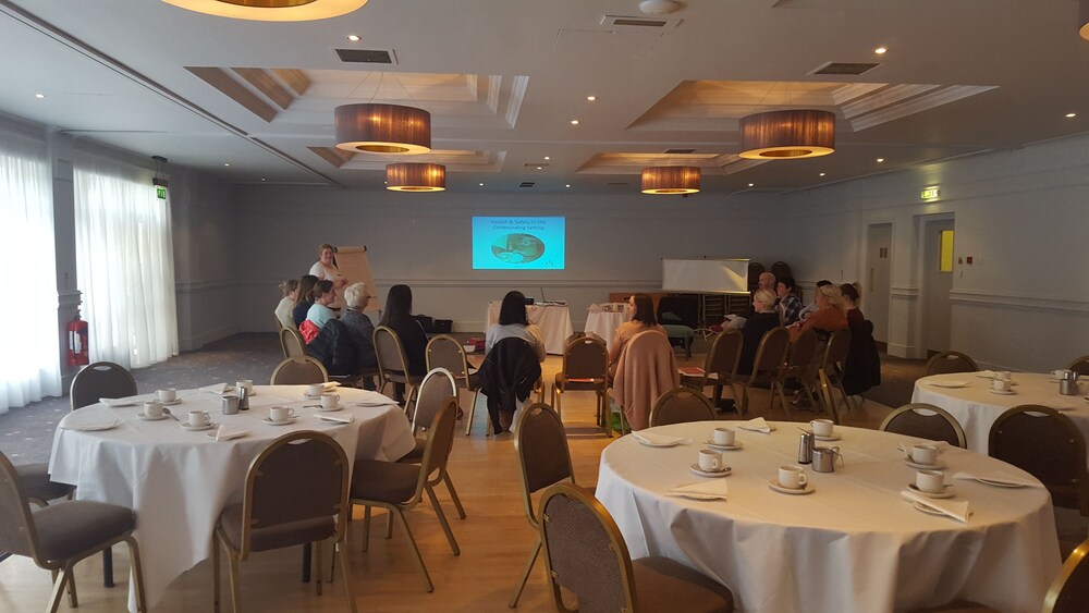 Photo - Ivanhoe Inn and Hotel