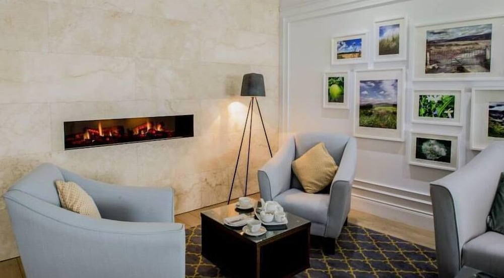 Photo - Ivanhoe Inn and Hotel