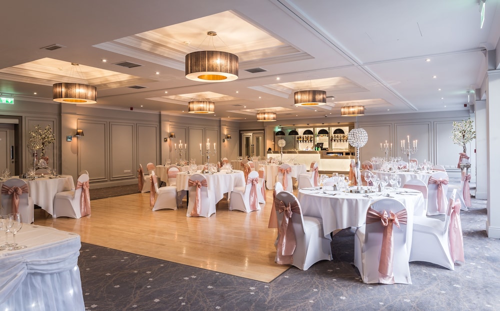 Photo - Ivanhoe Inn and Hotel