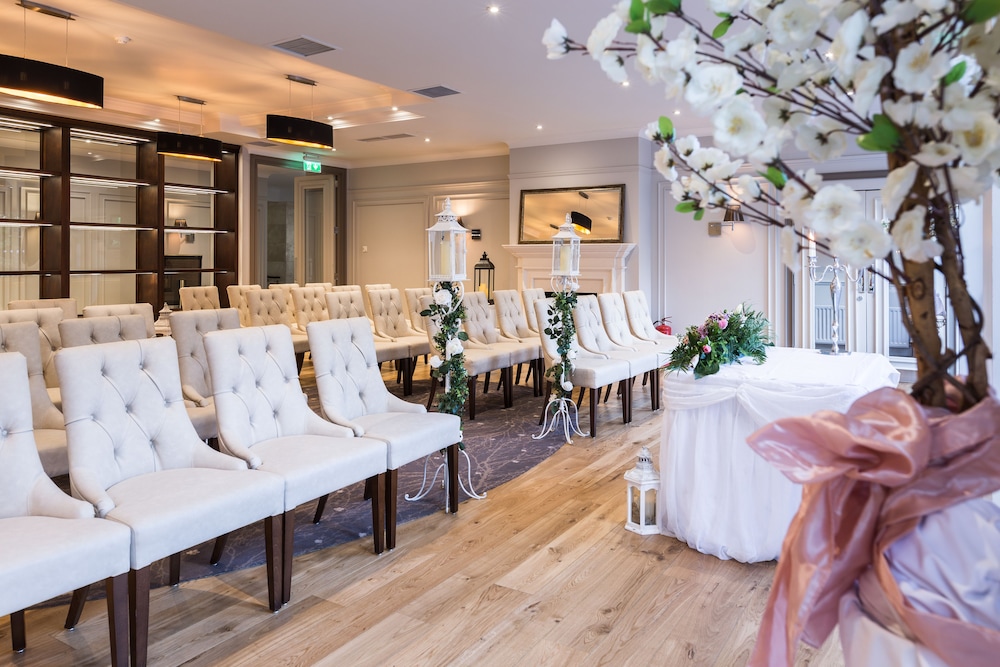 Photo - Ivanhoe Inn and Hotel