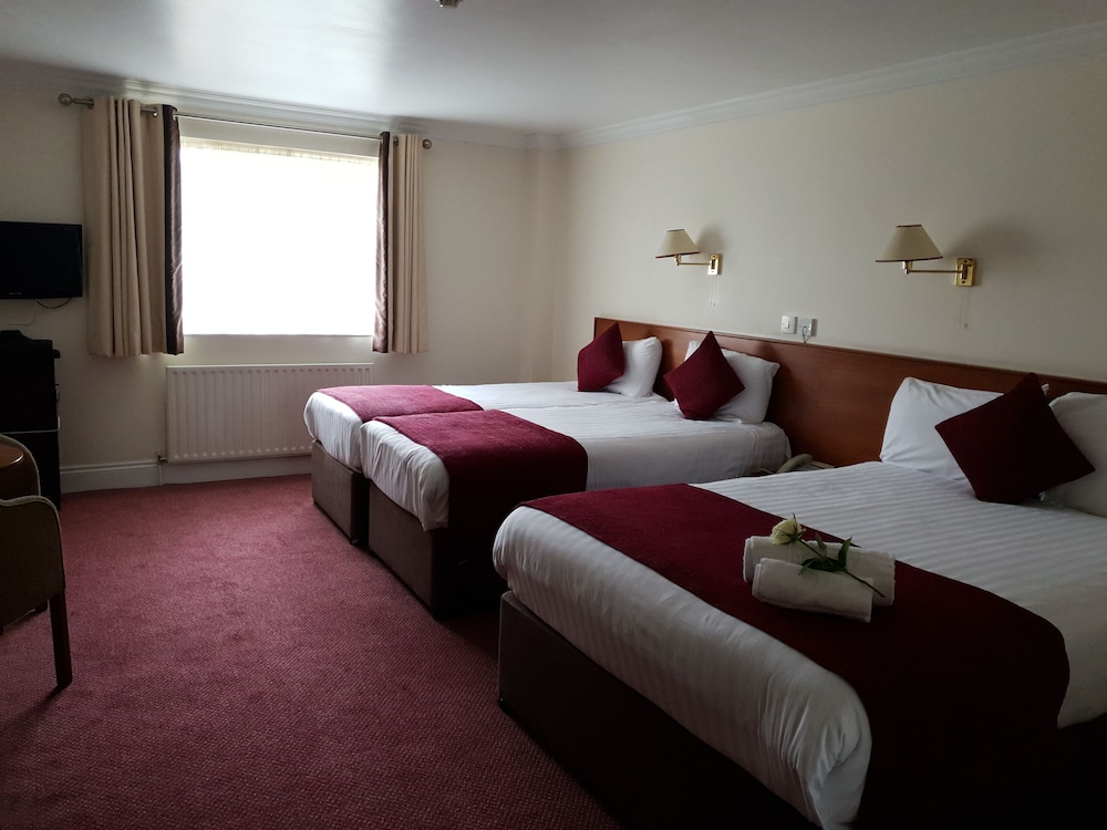 Photo - Ivanhoe Inn and Hotel