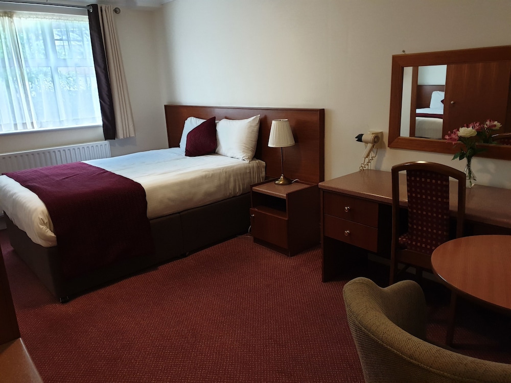 Photo - Ivanhoe Inn and Hotel