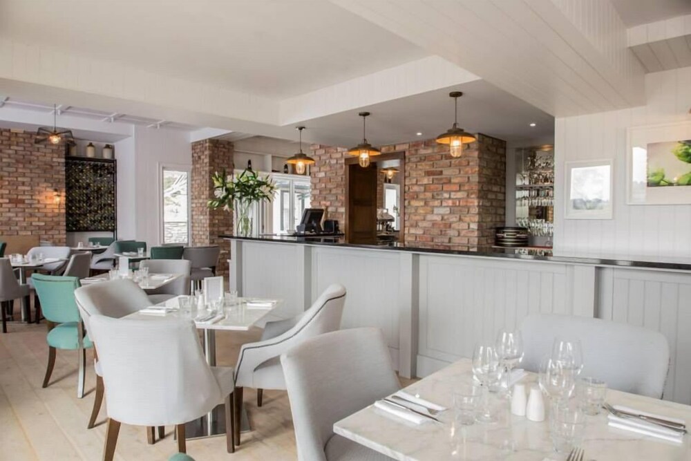 Photo - Ivanhoe Inn and Hotel