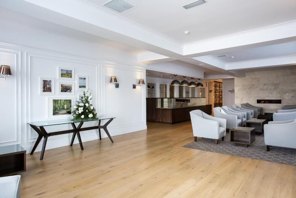 Photo - Ivanhoe Inn and Hotel