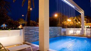 Piscina stagionale all'aperto, lettini