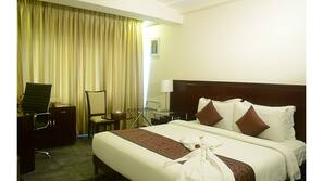 Memory foam beds, in-room safe, individually furnished, desk