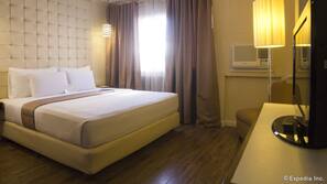 In-room safe, desk, free WiFi